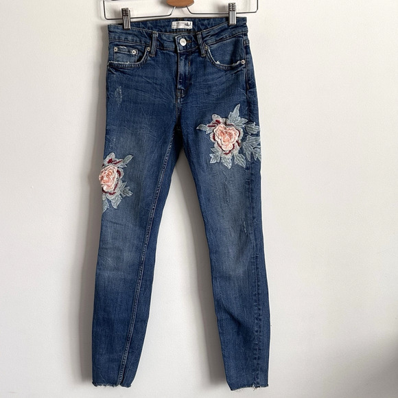 Zara Woman Jeans 2 Skinny 3D Roses Embroidered Ankle Trendy Boho Casual Blue - Picture 1 of 9